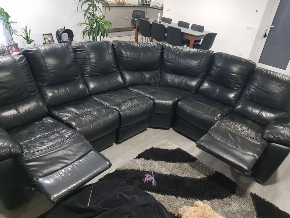 Sofá preto em pele