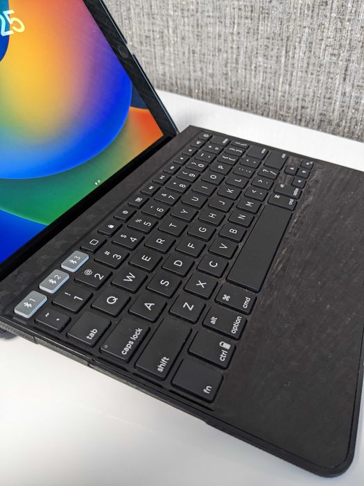 Apple iPad Pro 9.7 на 32 GB+ Клавіатура чохол Zagg