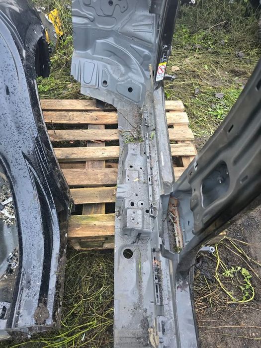 cupra formentor prawy próg słupek środkowy