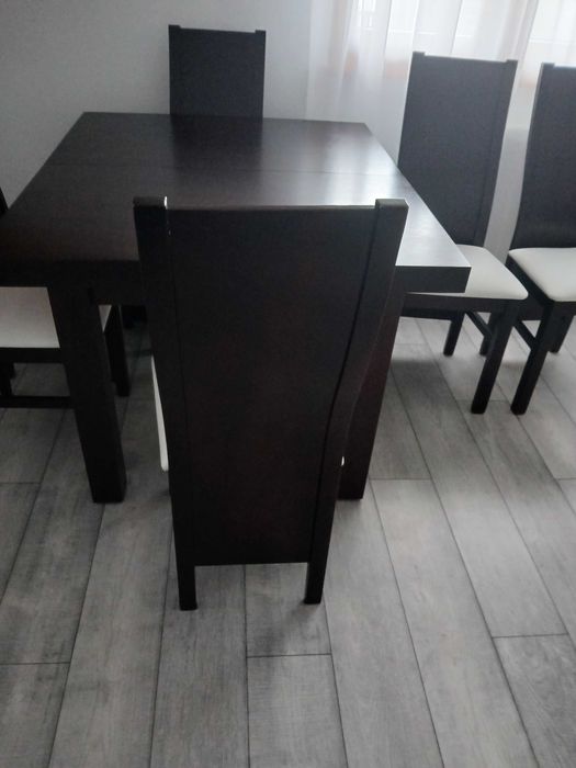 Stół  z 6 krzeslami drewniany