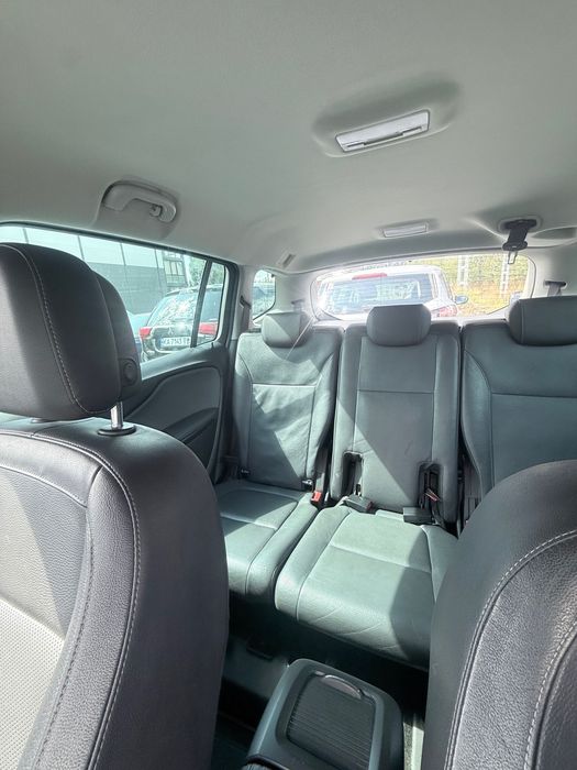 Opel Zafira 2013 , офіційна