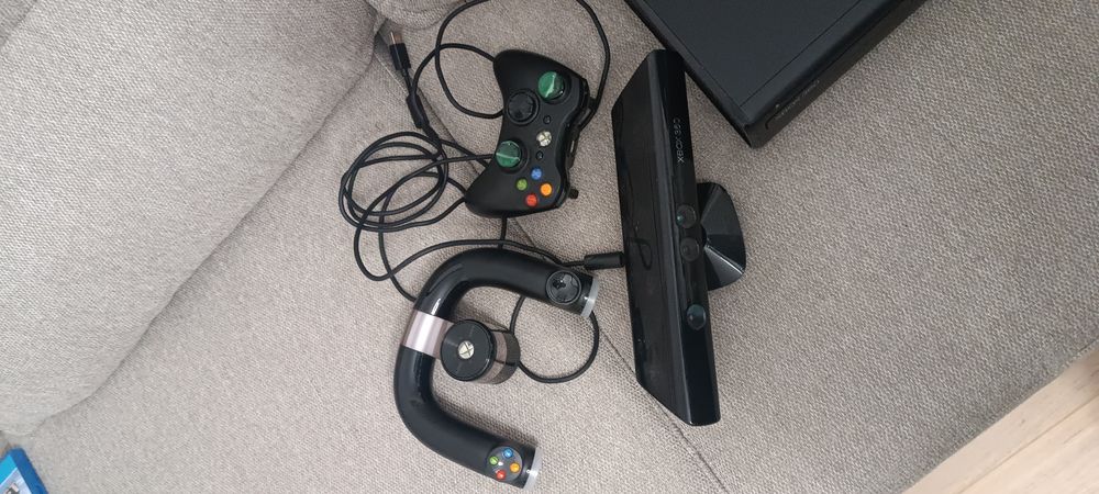 Sprzedam Xbox 360 + dodatki