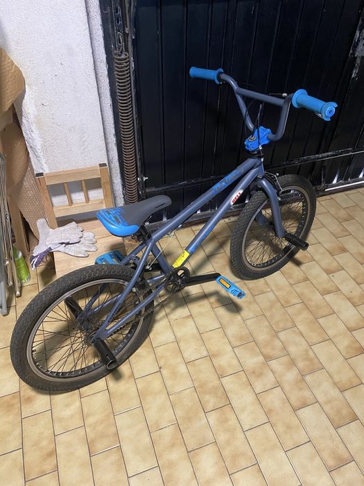 Bicicleta BMX semi nova