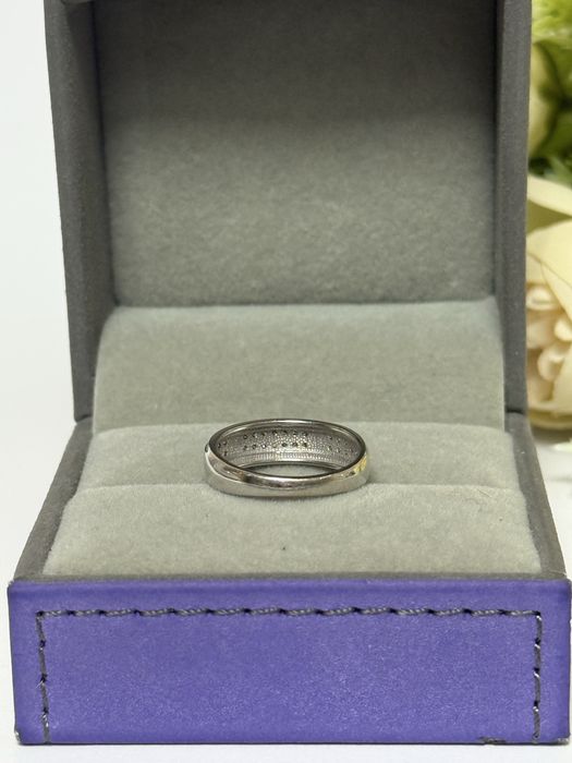 Золотое кольцо с бриллиантами 16,5р