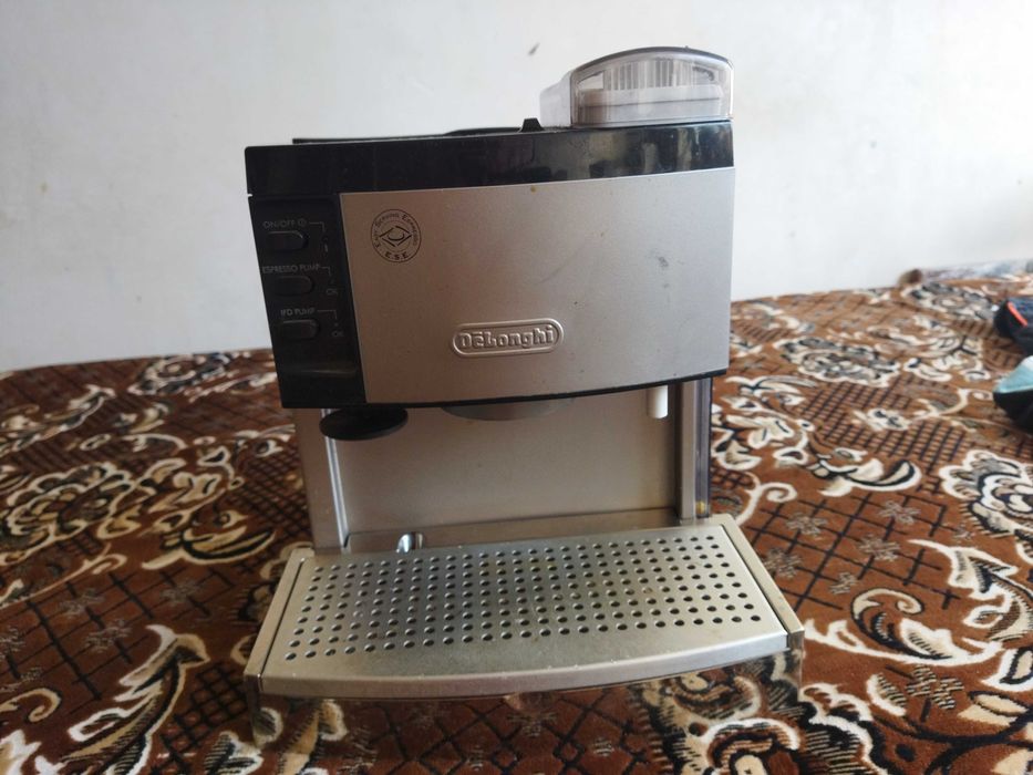 Кофеварка рожковая Delonghi EC650 1700W(на запчасти).