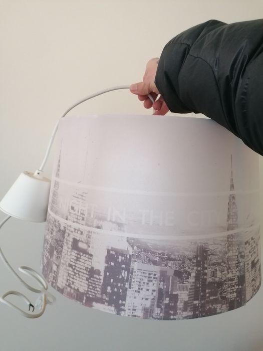 Mesa de alavanca + quadro + candeeiro alusivos a New York