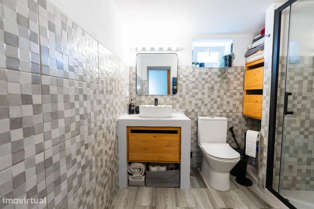 Moradia T2 renovada com espaço exterior e possibilidade de piscina, lo