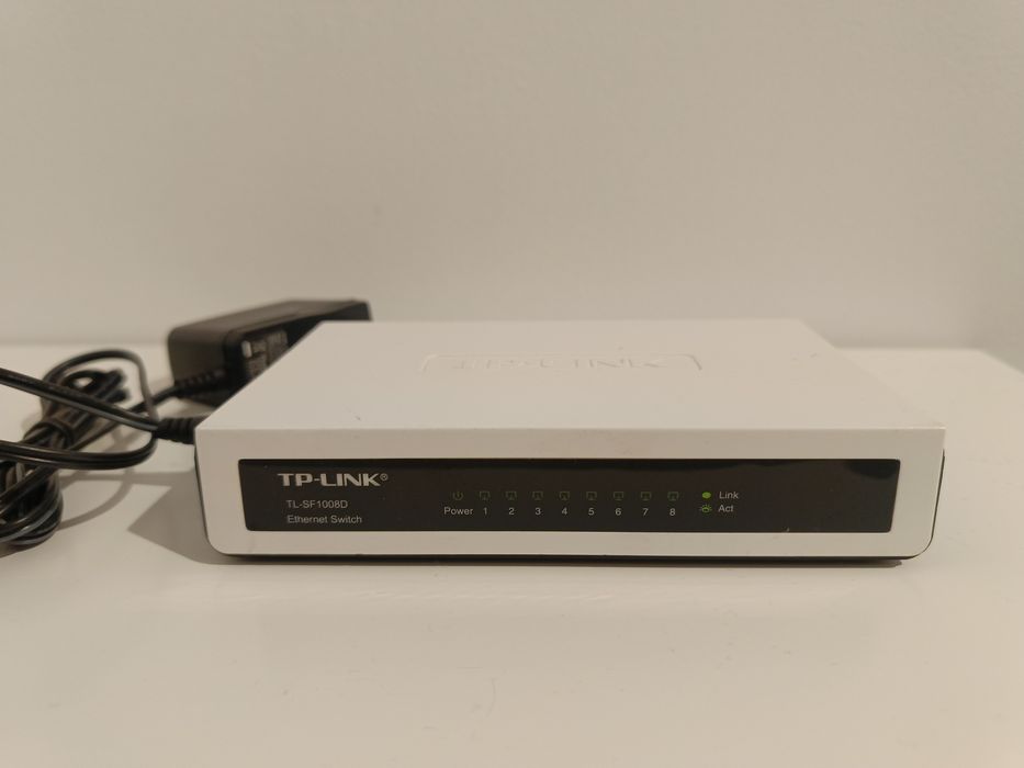 Zestaw Switch TP-Link TL-SF1008D - 3szt. + Router D-Link GO-RT-N150