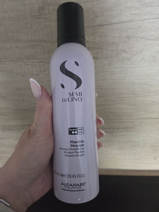 Nowa pianka modelująca Semi Di Lino Styling Flexible Mousse 250 ml