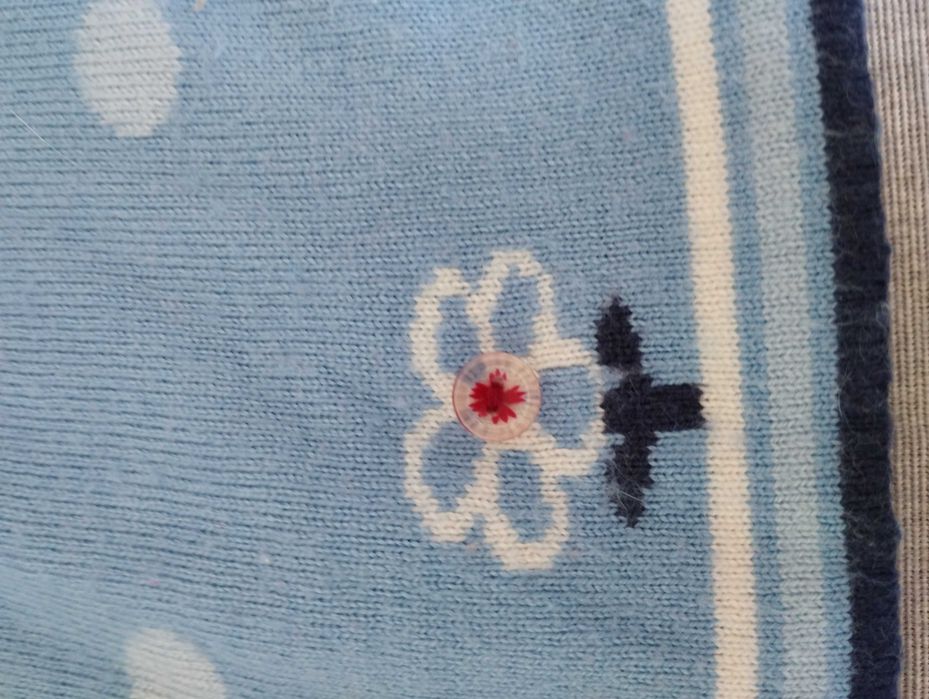 vestido de malha azul com flores bebé