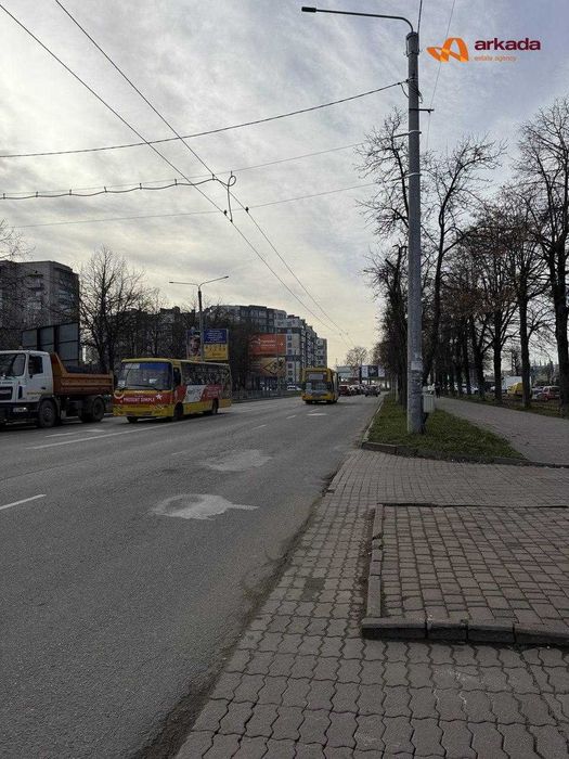 Оренда приміщення біля Сільпо на вулиці Мазепи. 653м2.