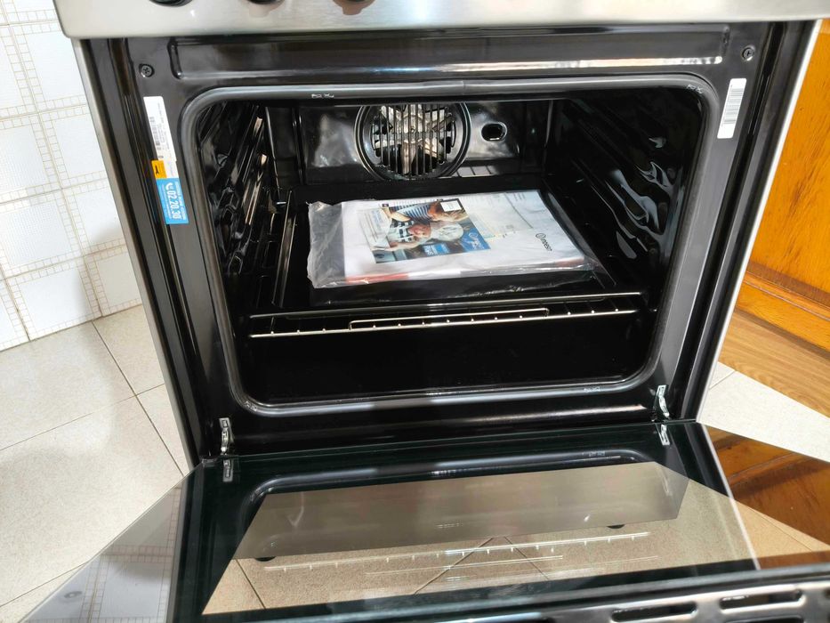 Fogão a gás de livre instalação Indesit 4 bicos, como novo, pouco uso
