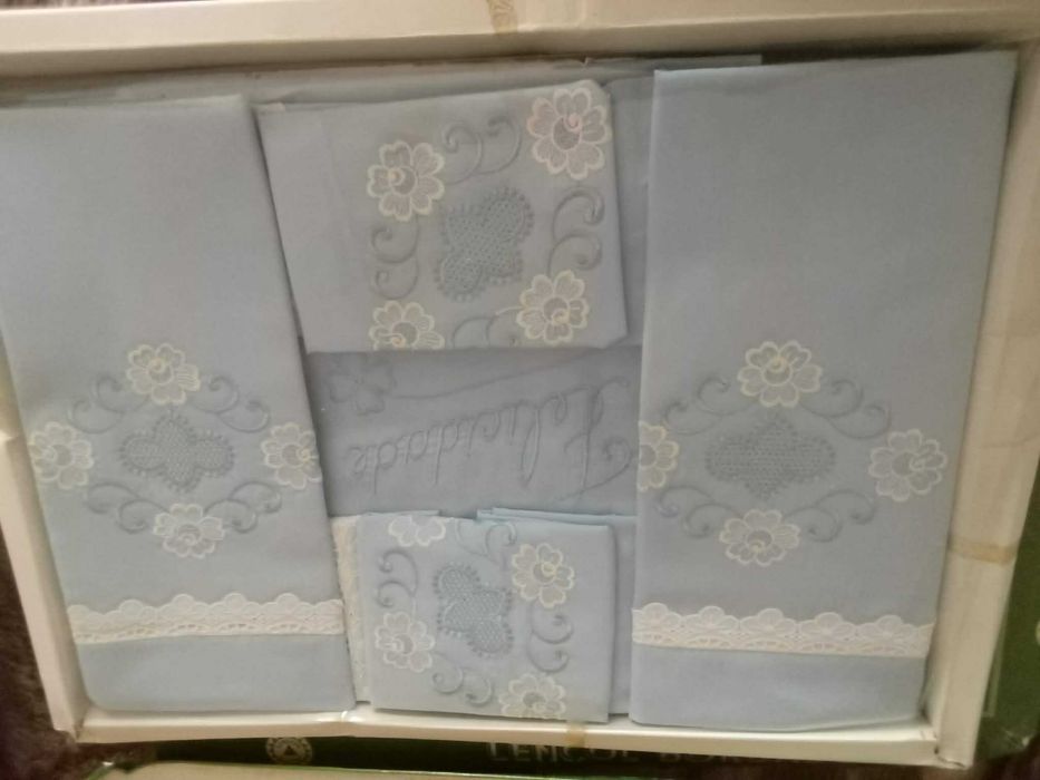 Lençois de casal bordados novos