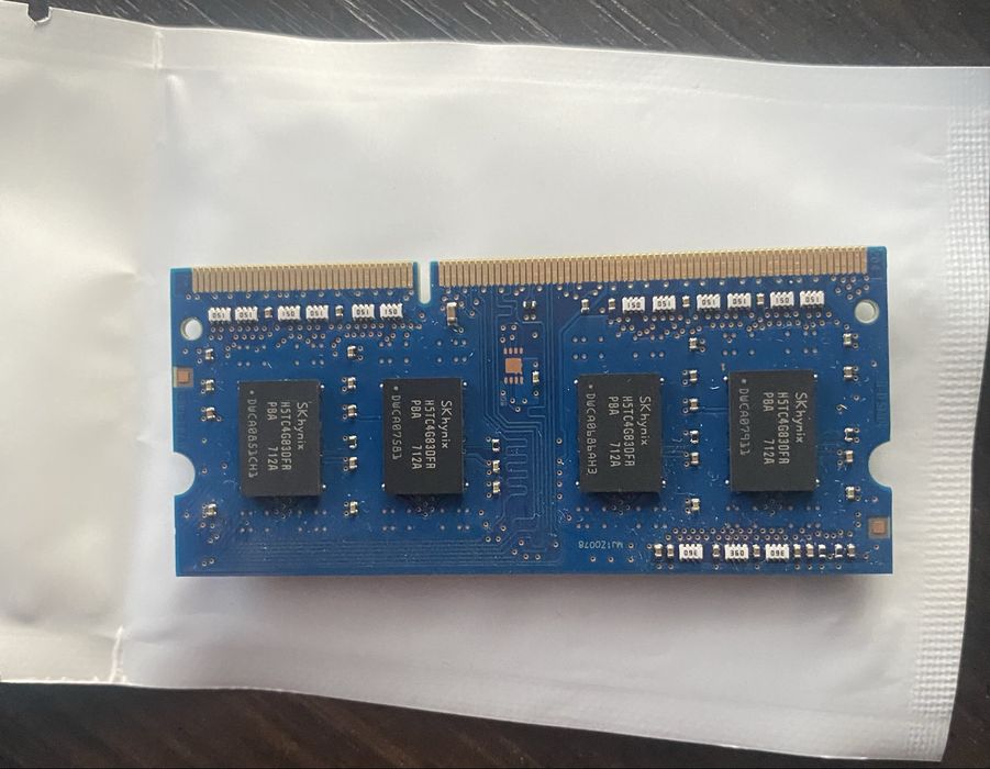 SK hynix HMT451S6DFR8A-PB — ноутбучна SO-DIMM DDR3L 4 ГБ, 1600 МГц (PC3L-12800), CL11, 1.35 В
