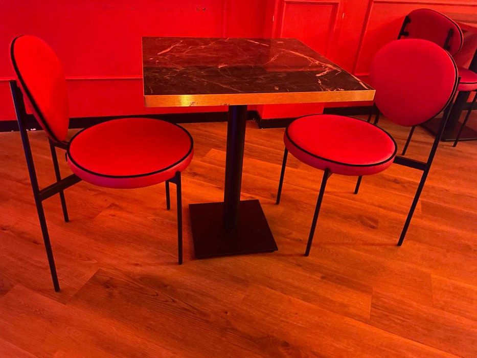 Mesa com 2 cadeiras ( disponibilidade 20 mesas e 40 cadeiras]64552033525123122