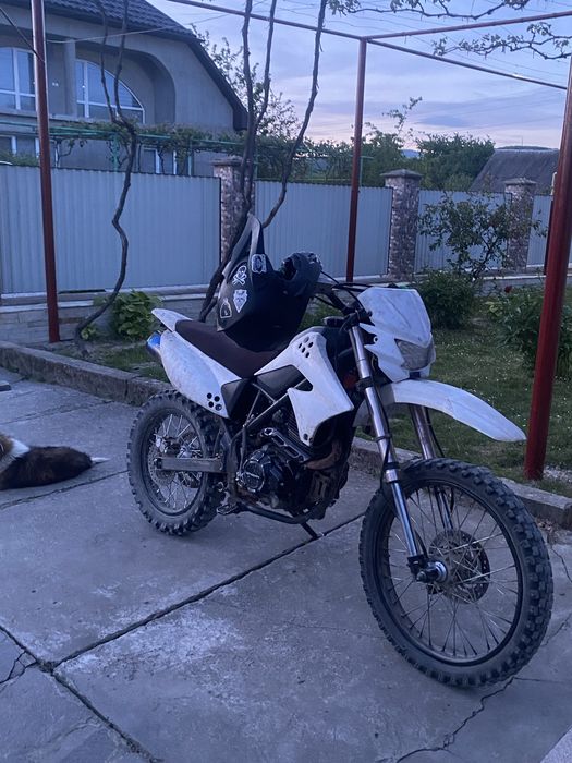 Продаю мотоцикл crdx 200