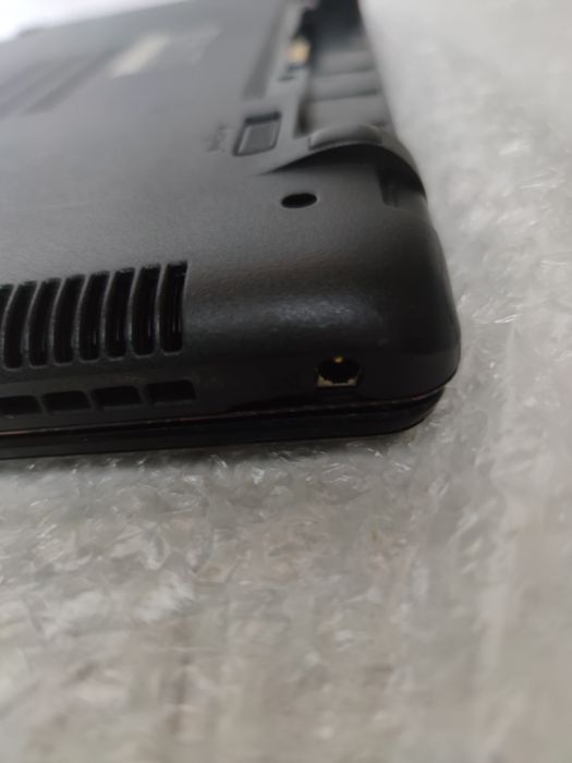 Asus x550v i5-7300hd, 8 оперативки, gtx 950m, ssd 240 gb