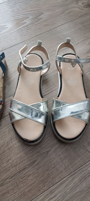 Sandałki dziewczęce 2 pary rozm. 35 i 36