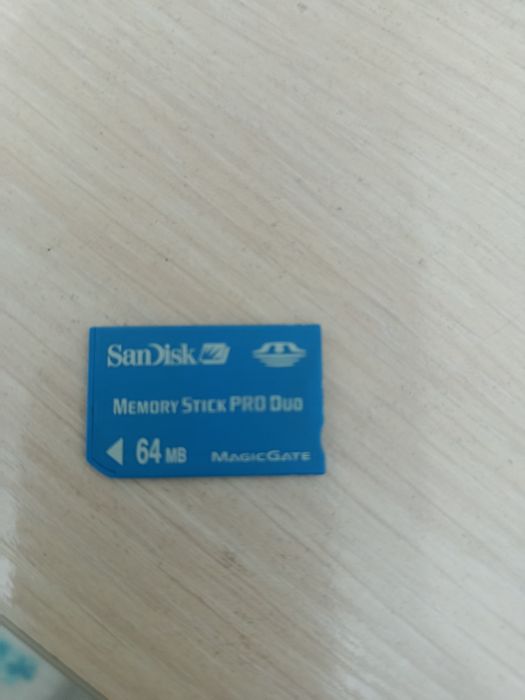 Карт пам'яті комплект (флешок) 3 шт: MicroSD 16GB, SD 1GB, Memory Stick 64MB