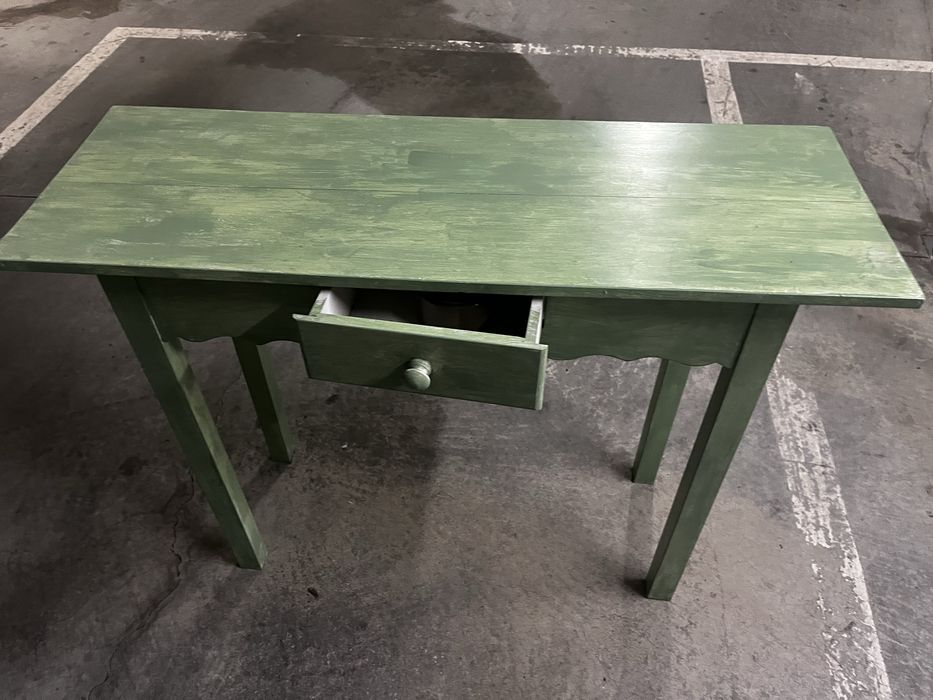 Mesa de apoio ou para quarto que pode ser decorativo