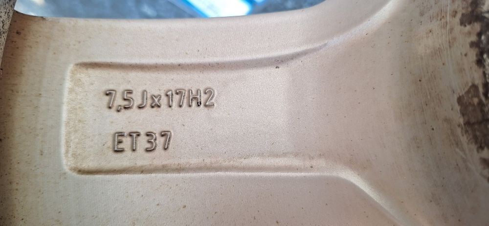 Felgi aluminiowe Audi 17"   4G0601025L komplet dekielki sruby ET37
