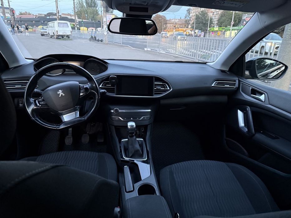 Peugeot 308 1.6 turbodiesel 2016 год