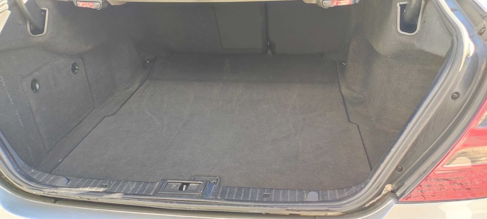 Mercedes-Benz E 220 CDI Automático – 150 cv – 2002