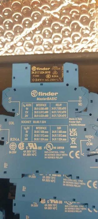 Relé Finder 24V DC com base