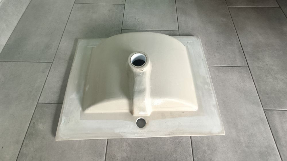 Sprzedam Umywalke 62x47