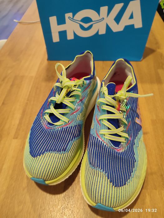 Tenis Running com placa de carbono Hoka Cielo x1