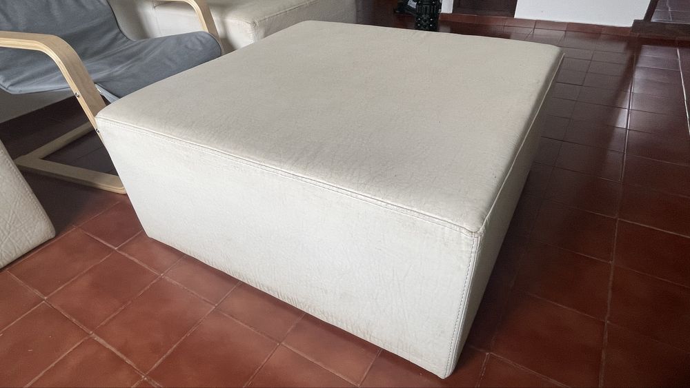 Puff quadrado e branco