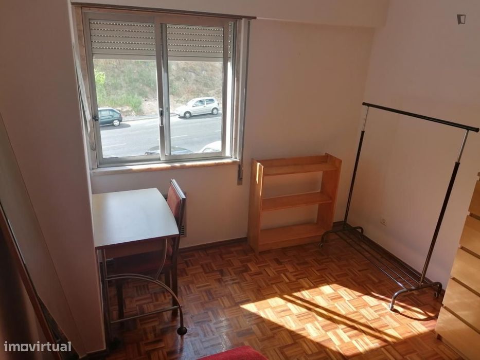 Quarto - localizado em Benfica Lisbon