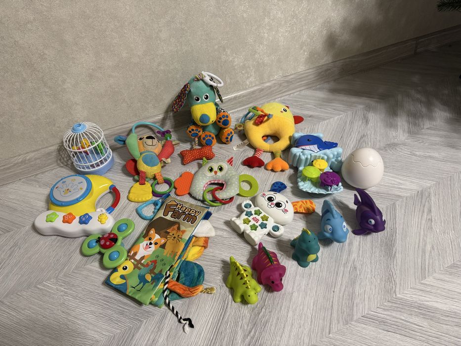 Іграшки для дітей мобіль на кроватку