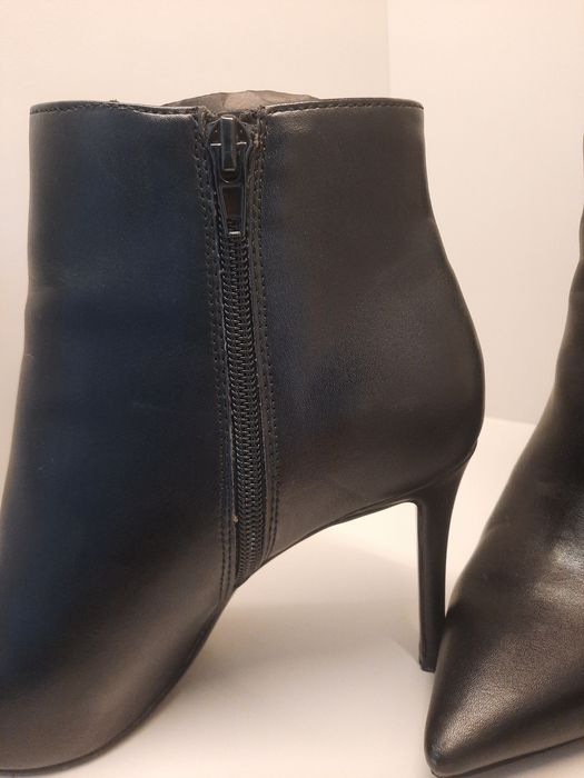 Botins de salto alto pretos da Mango