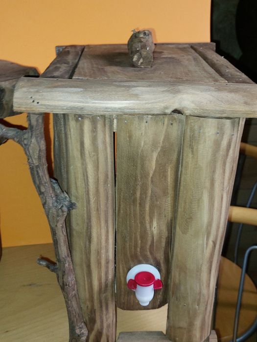 Caixas de madeira para as boxes de vinho