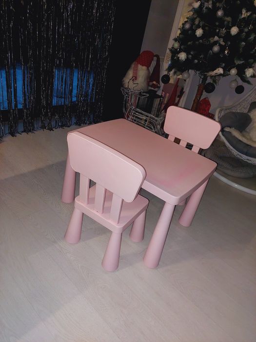 Stoliczek z krzesłami dla dziewczynki