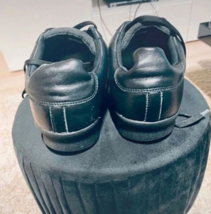 Skórzane buty marki Guess