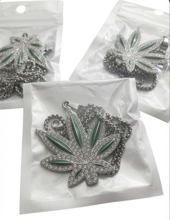 Ланцюжок + кулон «cannabis » y2k