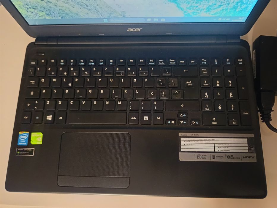 Portátil Acer / 8GB RAM / SSD 120GB / Gráfica dedicada