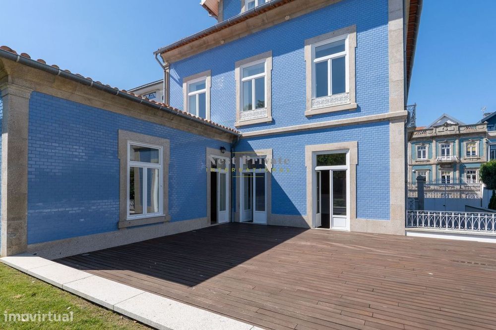 Palacete à venda na Rua de Álvares Cabral