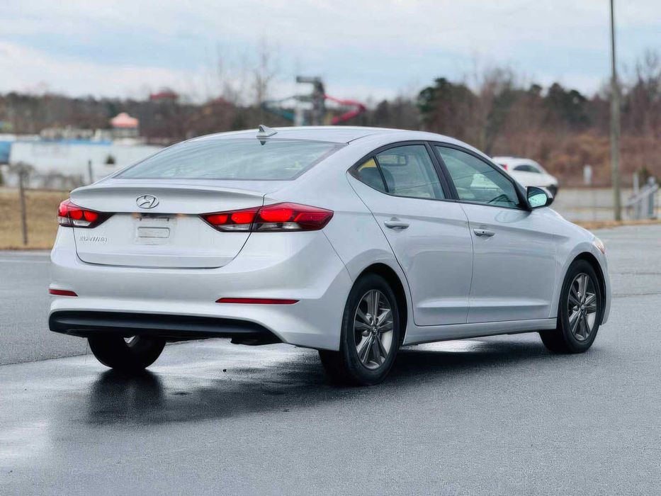 Hyundai Elantra Limited      2017
