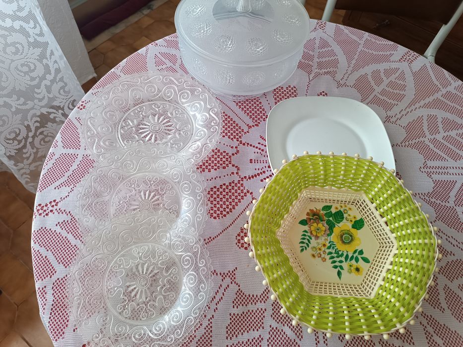 Diversas peças em plástico