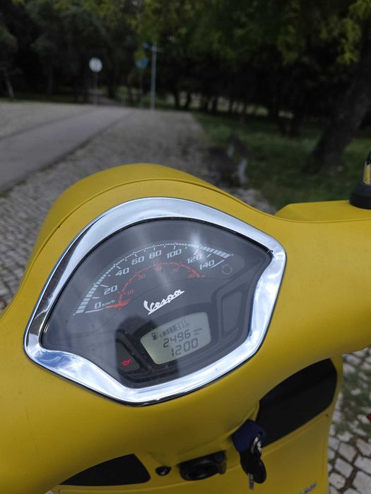 Mota Vespa VESPA Amarela