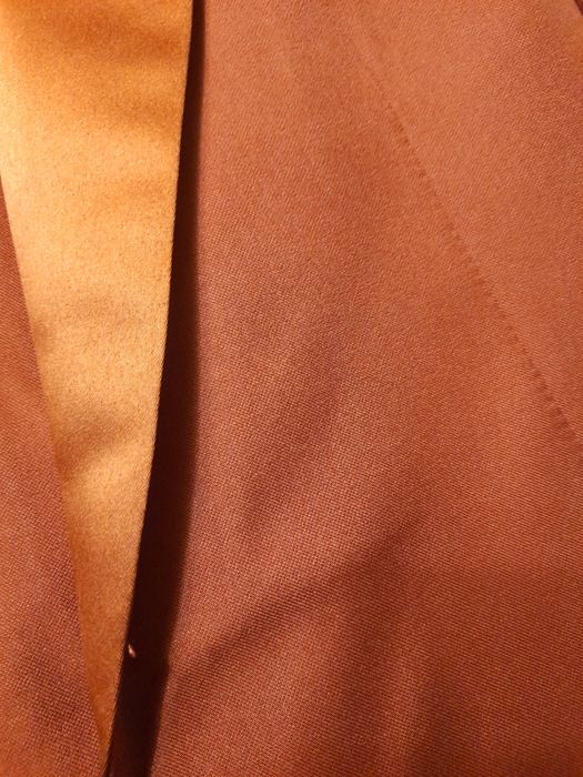 Fato + camisa + gravata + pingente + sapato