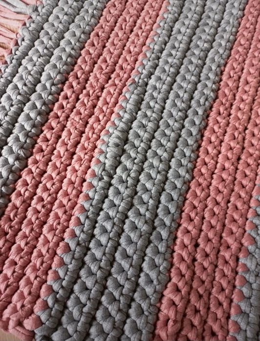 Tapete em Trapilho cinza e rosa