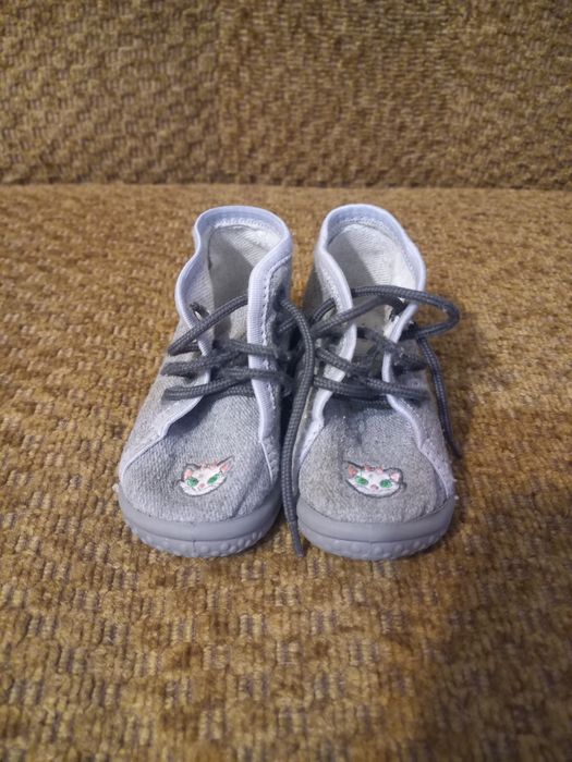 Взяття, кросівки для дівчаток. 19 розмір 
Були у використанні