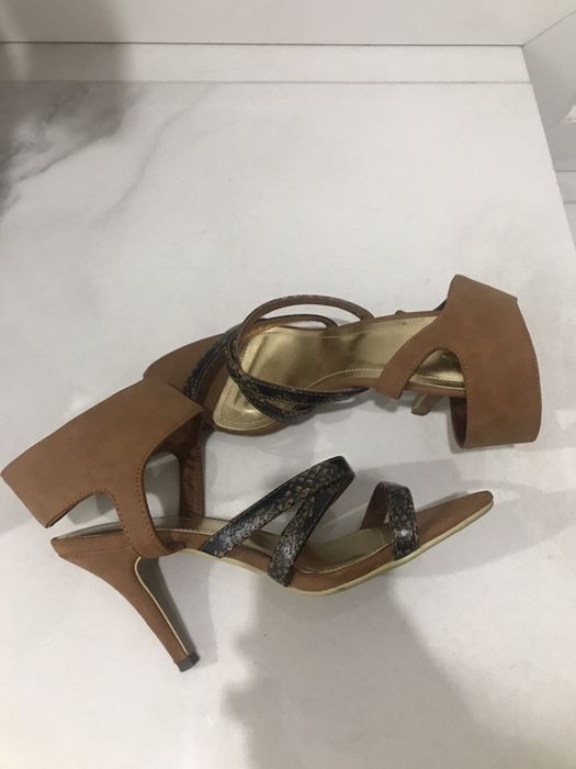 Sandały H&M szpilki nude brązowe