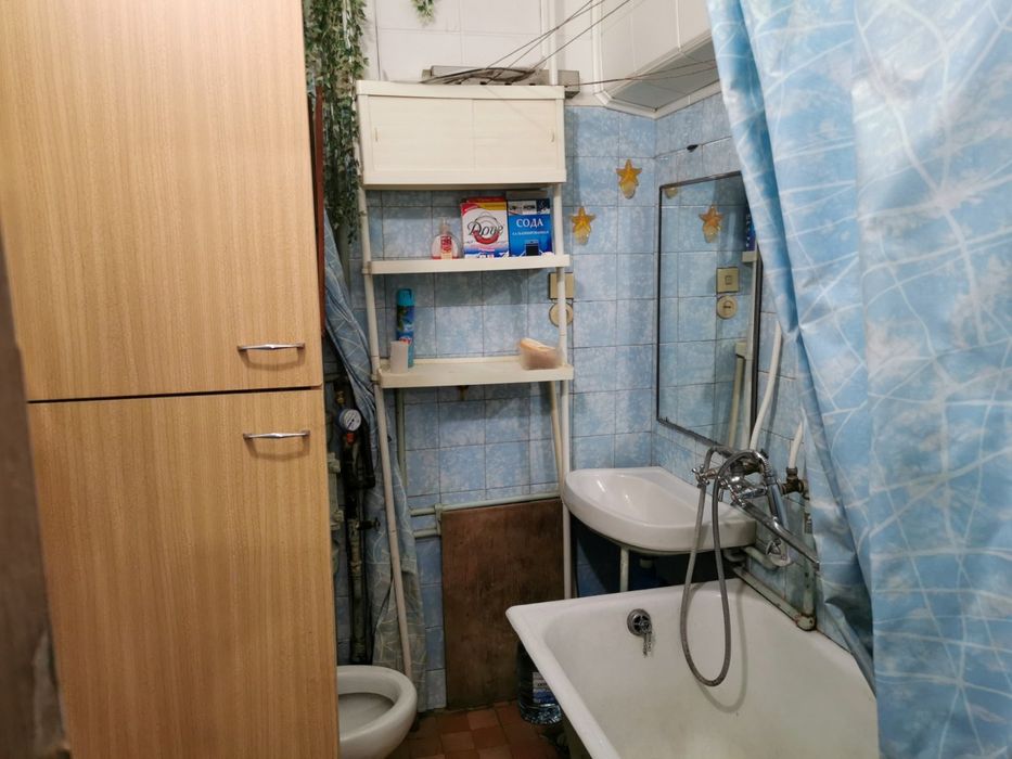 Продам 2 комнатную сталинка  ул.Пироговская/пр-т Шевченко