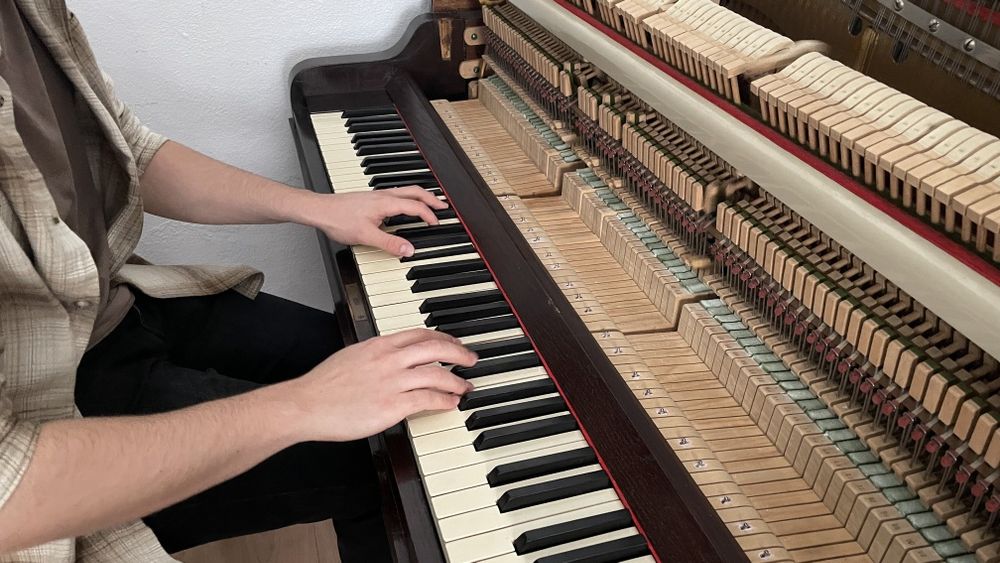 Piano Vertical Acústico em Ótimo Estado e Afinado