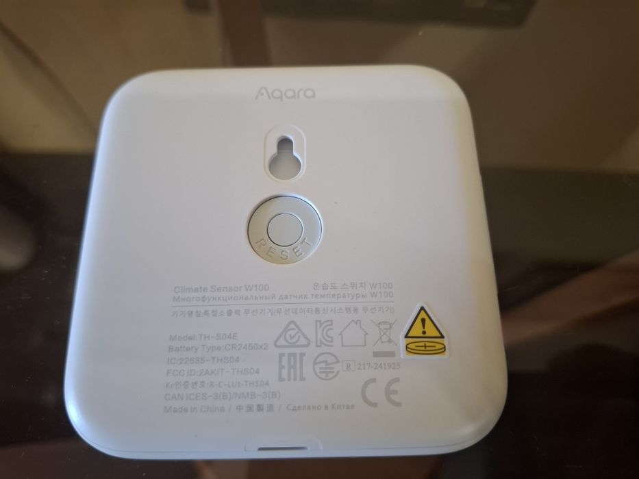 Aqara Climate Sensor W100 - розумний датчик клімату